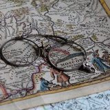 Пенсне-кулон