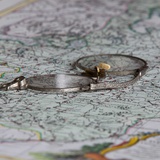 Пенсне-кулон